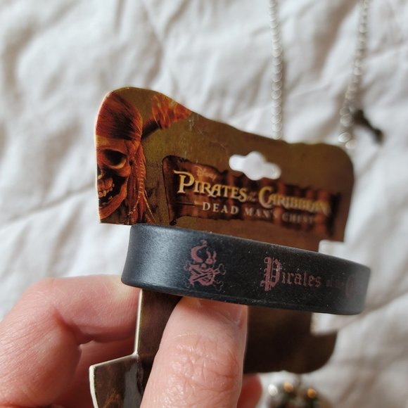 Pirates of the Caribbean Dead Man's Chest Will Turner Locket and Pirate Bracelet - Picture 9 of 10